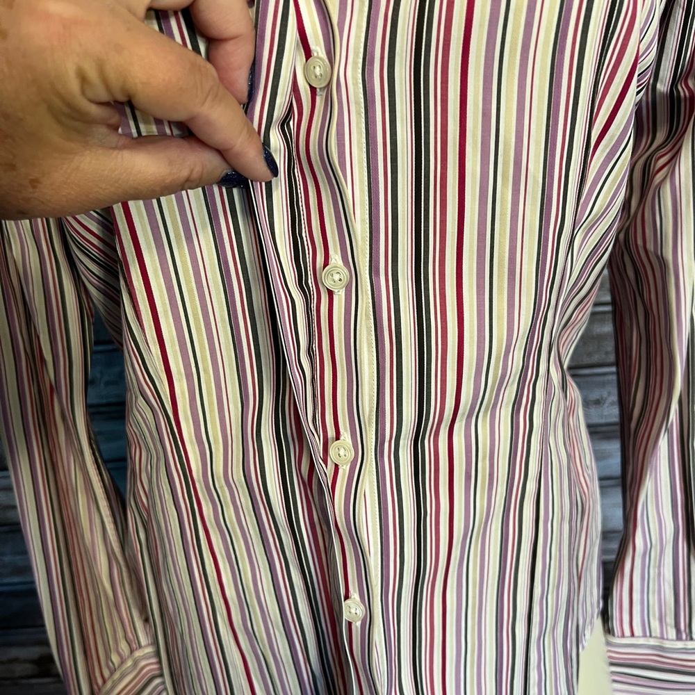 5/$10 Pink by Thomas Pink Fitted Button up Blouse Size 8 - Picture 3 of 6